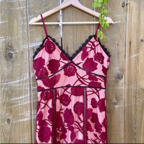Burgundy Floral Mesh Lace Trumpet Midi Dress 🌿 - Picture 9 of 12